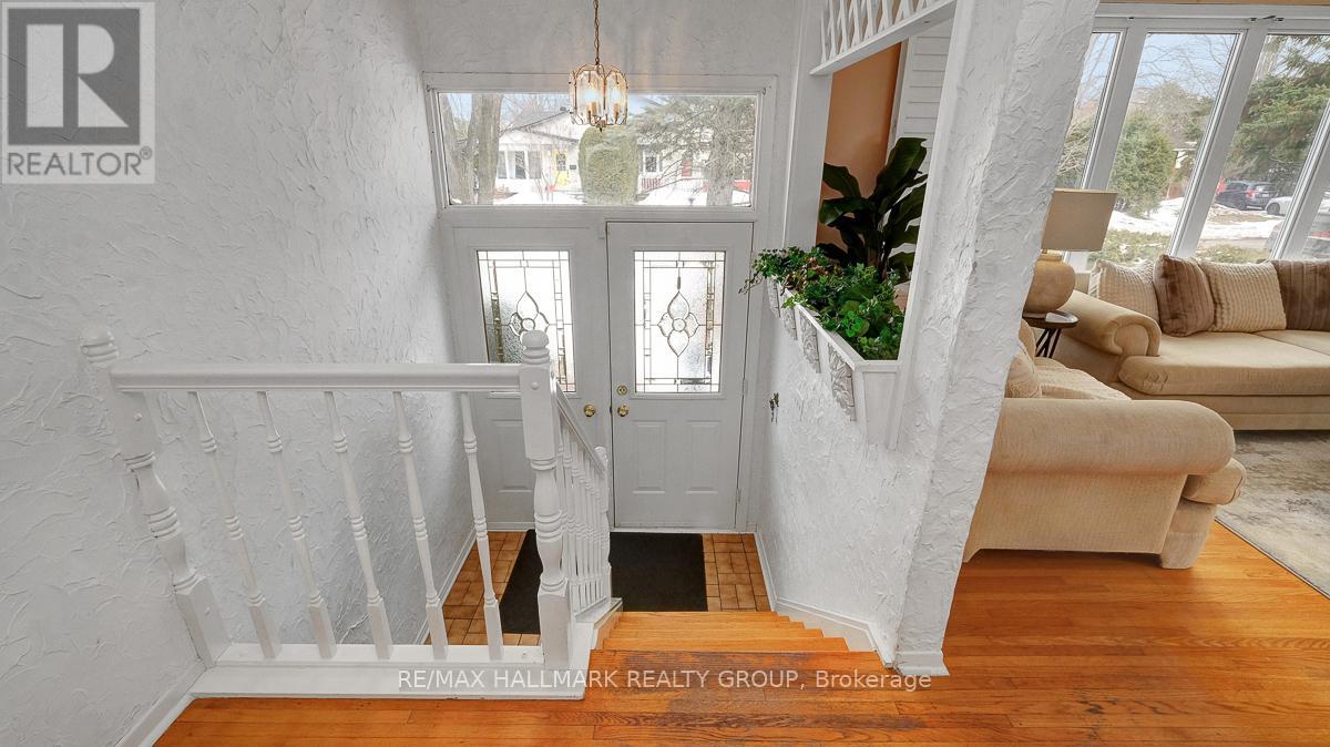 2185 Bickerton Avenue, Ottawa, Ontario K1J 6Y2 - Photo 5 - X12920128