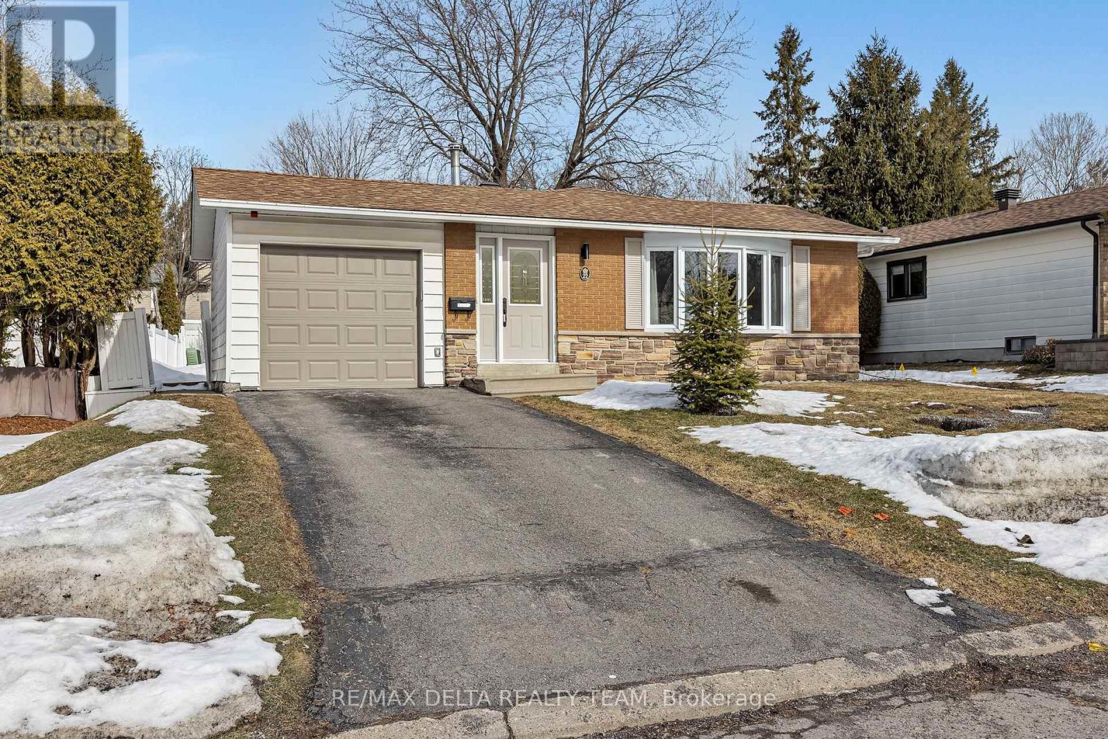 22 RED MAPLE CRESCENT, Ottawa, Ontario
