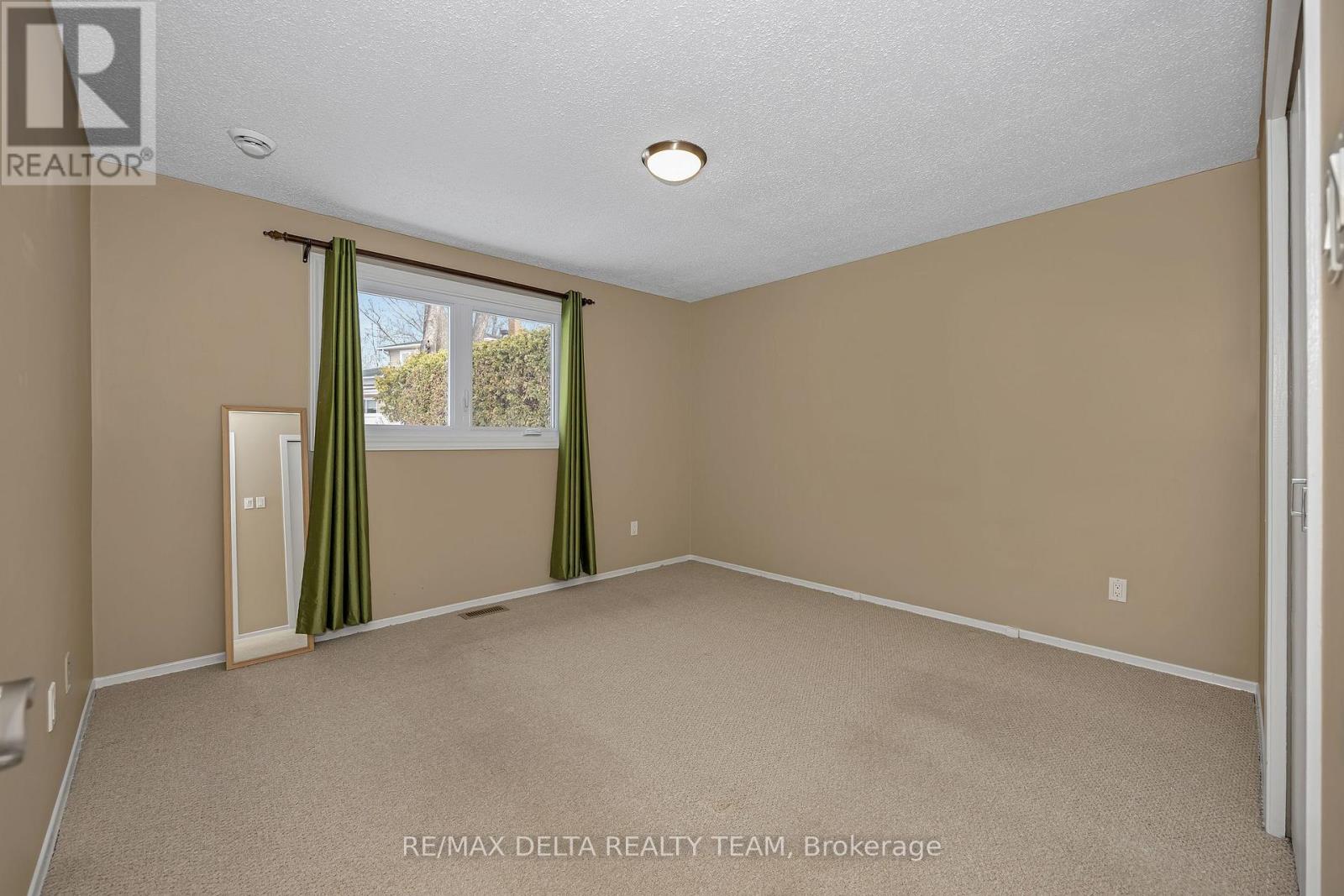 22 Red Maple Crescent, Ottawa, Ontario  K1B 3Z3 - Photo 16 - X12920162