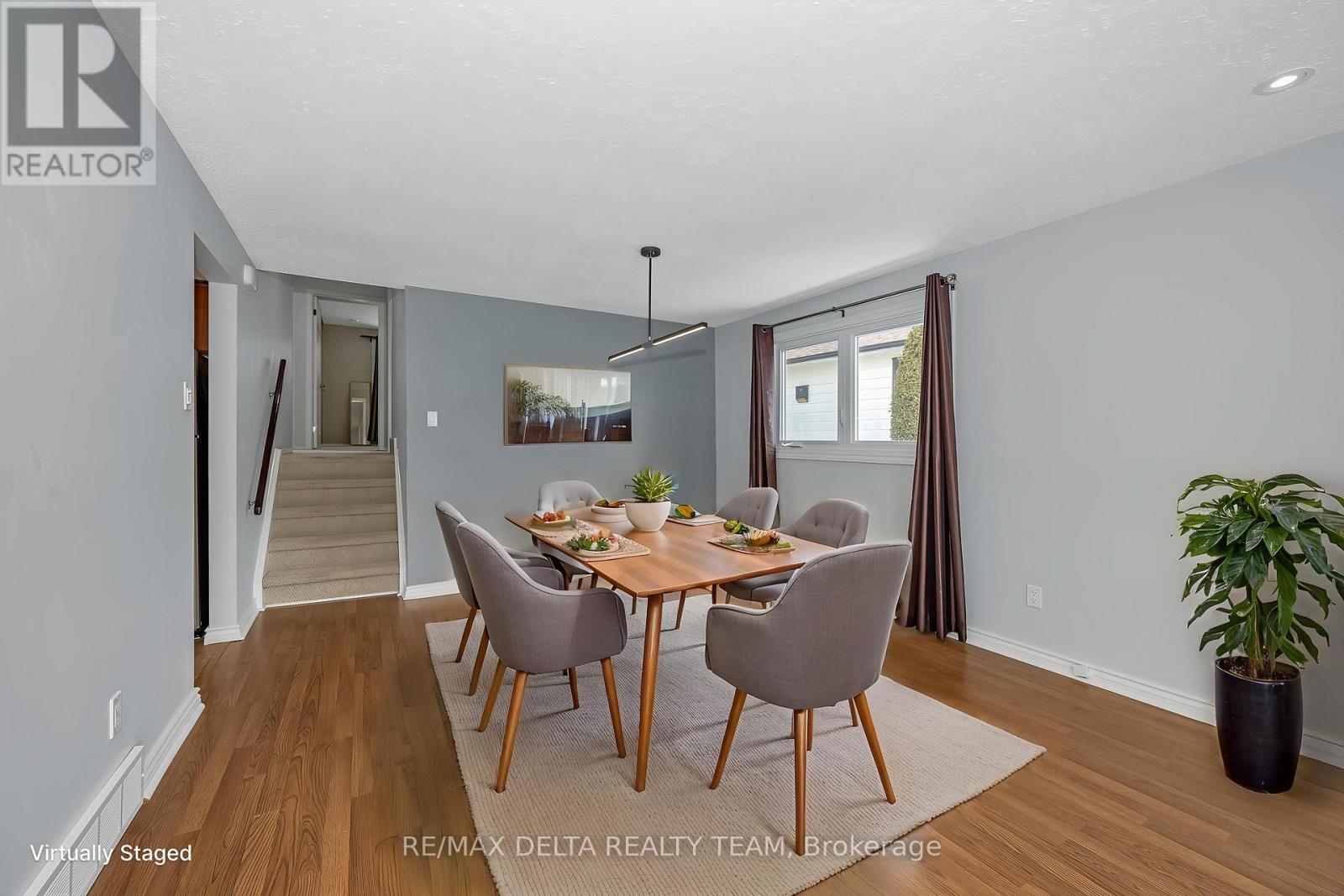 22 Red Maple Crescent, Ottawa, Ontario  K1B 3Z3 - Photo 6 - X12920162