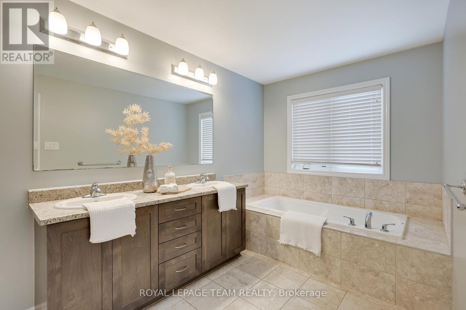 209 Mission Trail Crescent, Ottawa, Ontario  K2T 0H7 - Photo 32 - X12920216