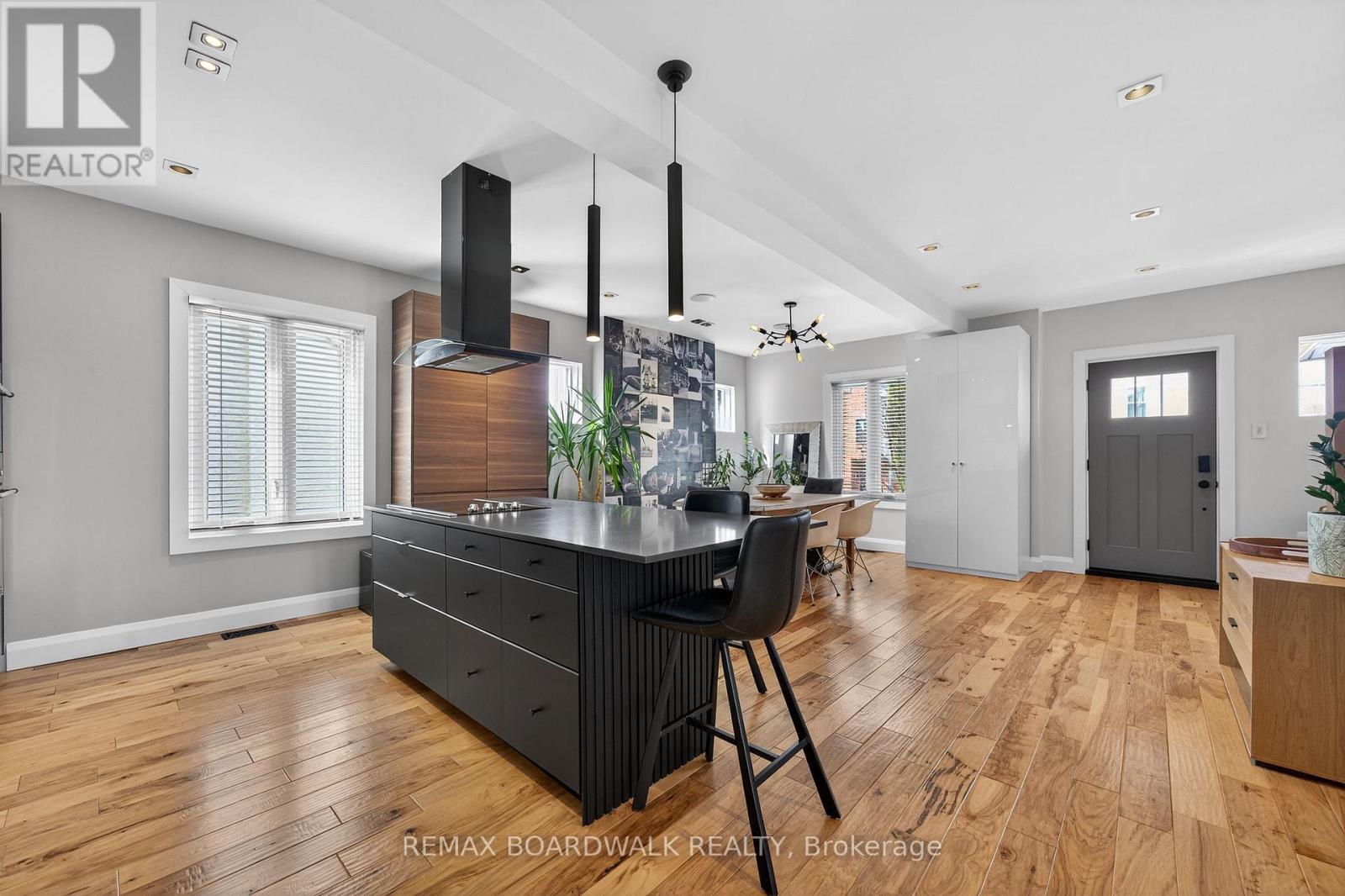 154 Queen Mary Street, Ottawa, Ontario  K1K 1X5 - Photo 11 - X12920240