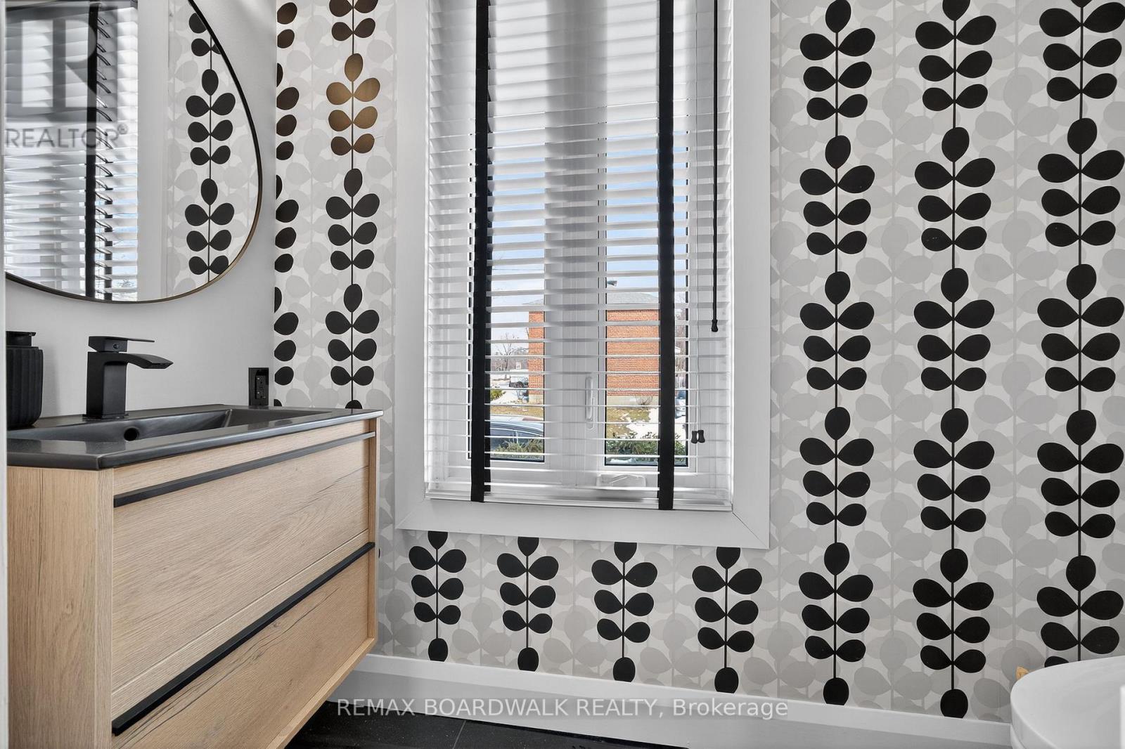 154 Queen Mary Street, Ottawa, Ontario  K1K 1X5 - Photo 16 - X12920240