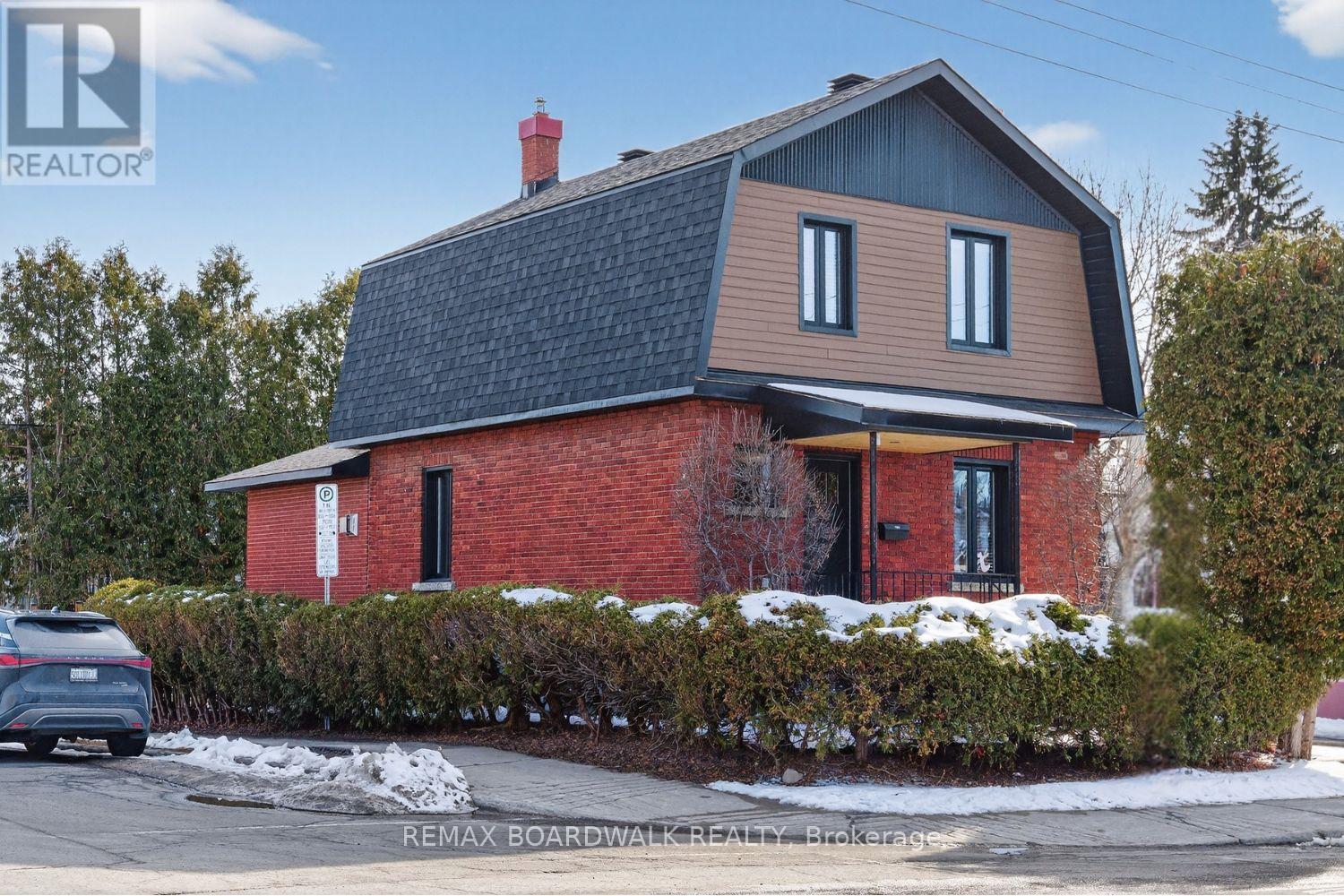 154 Queen Mary Street, Ottawa, Ontario  K1K 1X5 - Photo 2 - X12920240