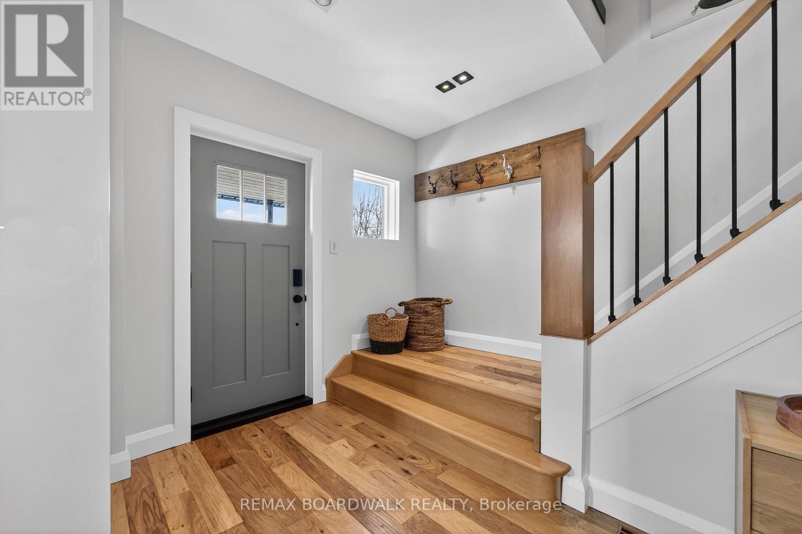 154 Queen Mary Street, Ottawa, Ontario  K1K 1X5 - Photo 3 - X12920240