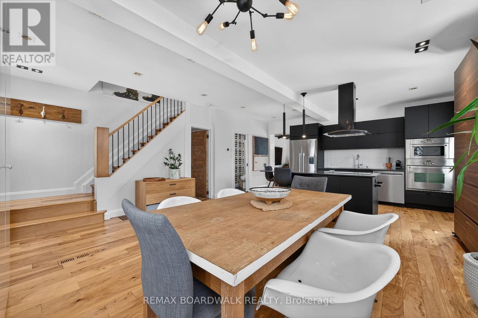 154 Queen Mary Street, Ottawa, Ontario  K1K 1X5 - Photo 9 - X12920240