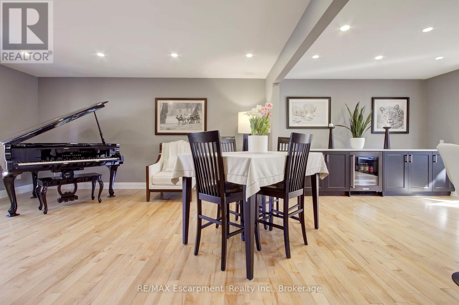 2183 Sandringham Drive, Burlington, Ontario  L7P 3E7 - Photo 12 - W12920242