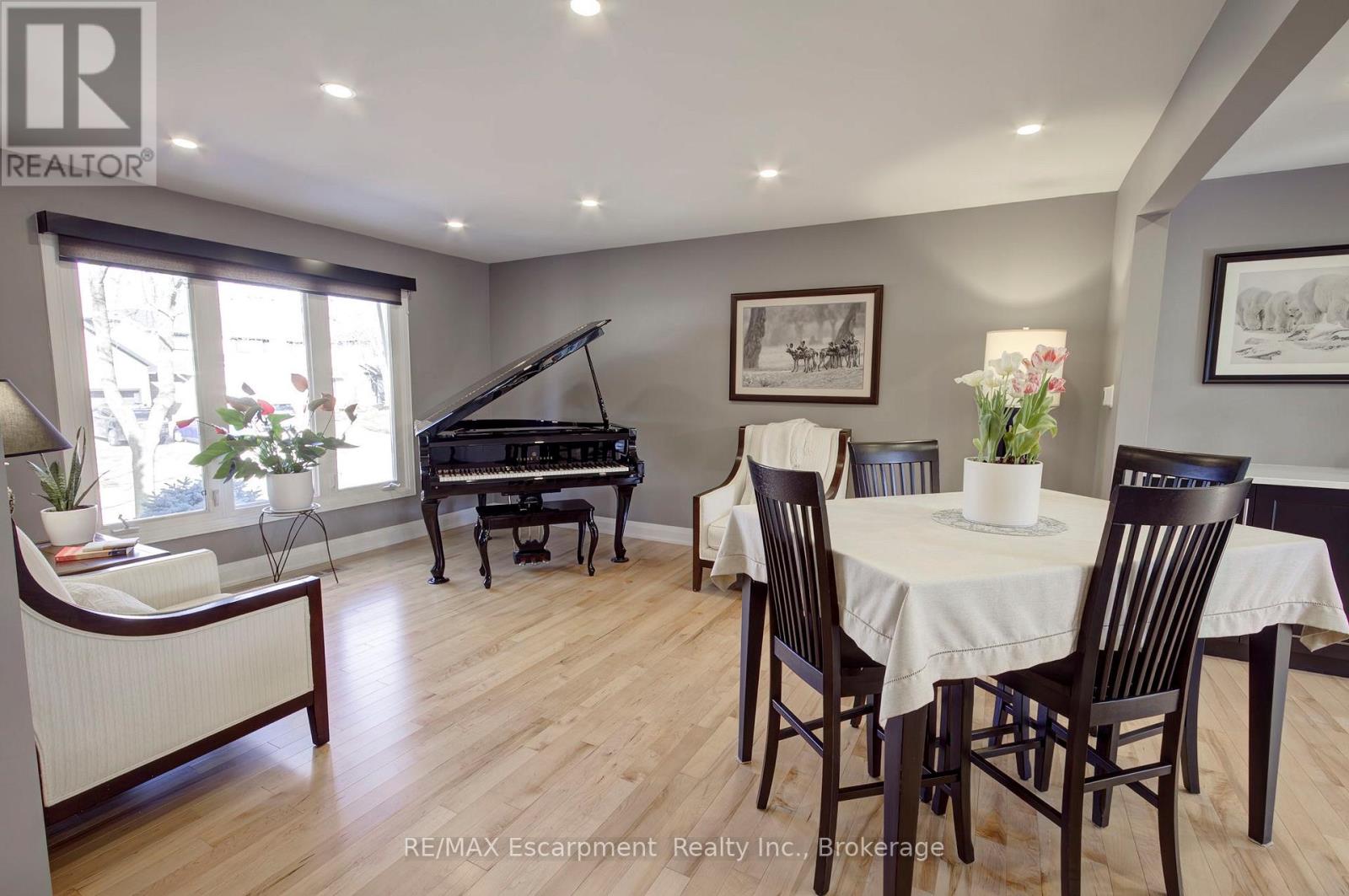 2183 Sandringham Drive, Burlington, Ontario  L7P 3E7 - Photo 13 - W12920242