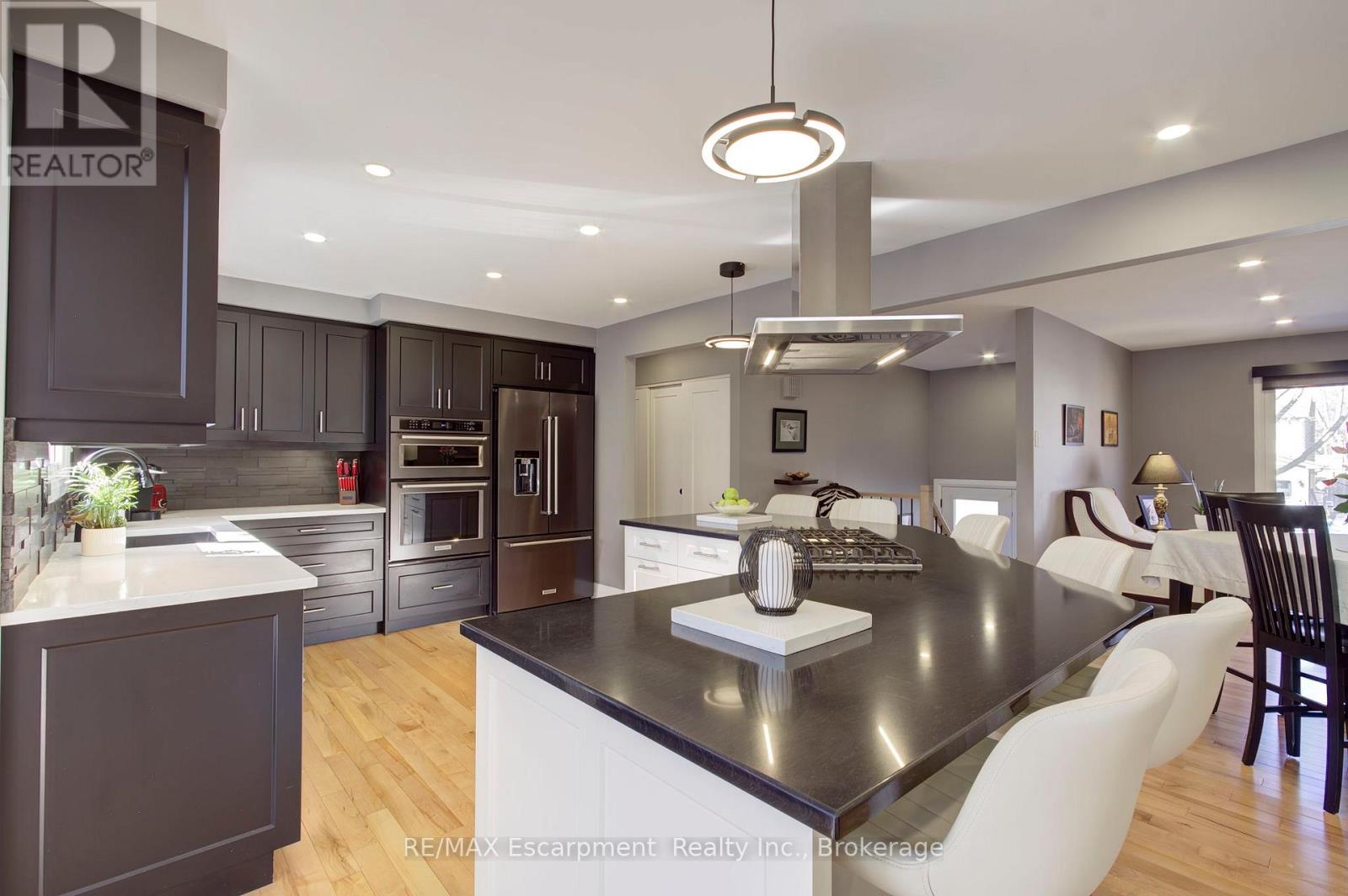 2183 Sandringham Drive, Burlington, Ontario  L7P 3E7 - Photo 22 - W12920242