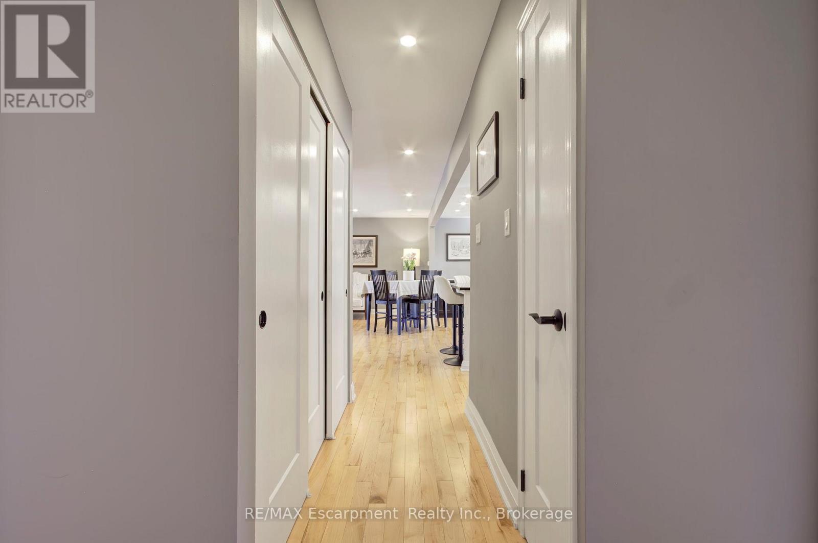 2183 Sandringham Drive, Burlington, Ontario  L7P 3E7 - Photo 24 - W12920242