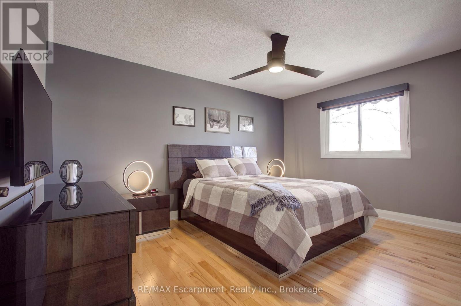 2183 Sandringham Drive, Burlington, Ontario  L7P 3E7 - Photo 27 - W12920242