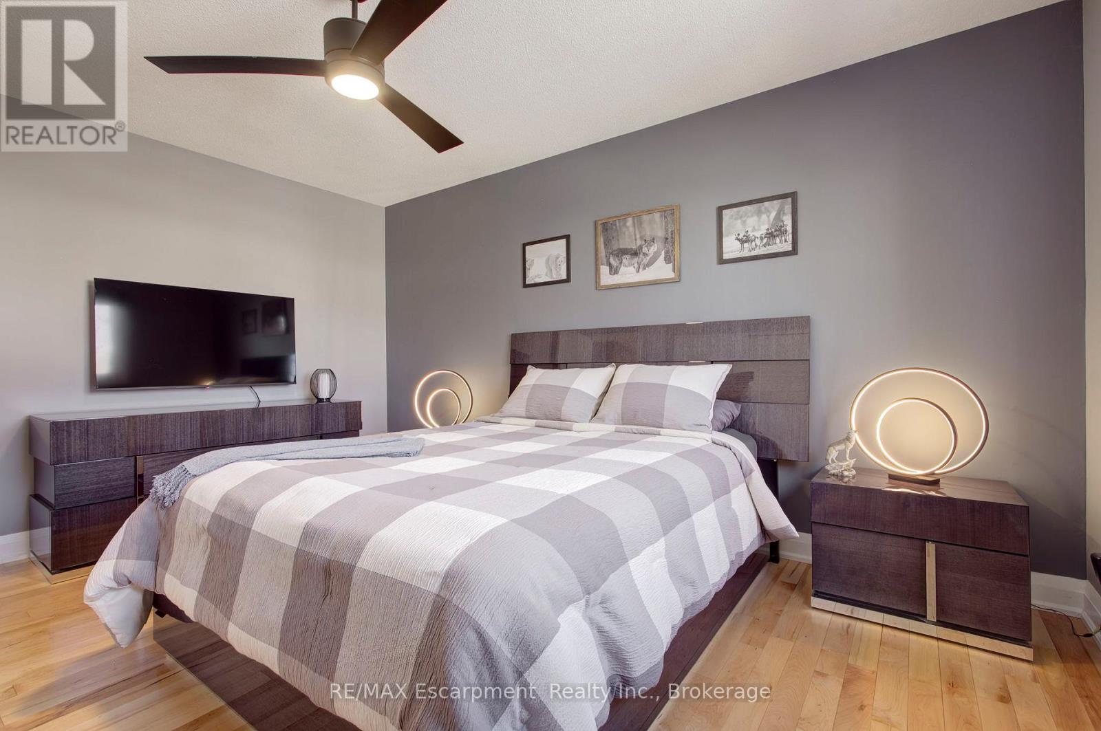 2183 Sandringham Drive, Burlington, Ontario  L7P 3E7 - Photo 28 - W12920242