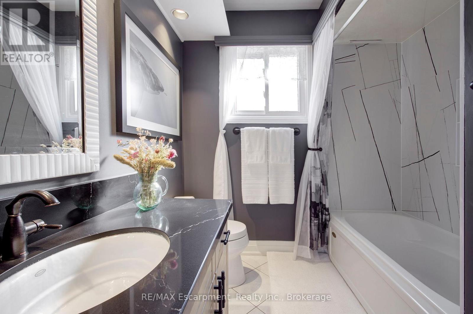 2183 Sandringham Drive, Burlington, Ontario  L7P 3E7 - Photo 30 - W12920242