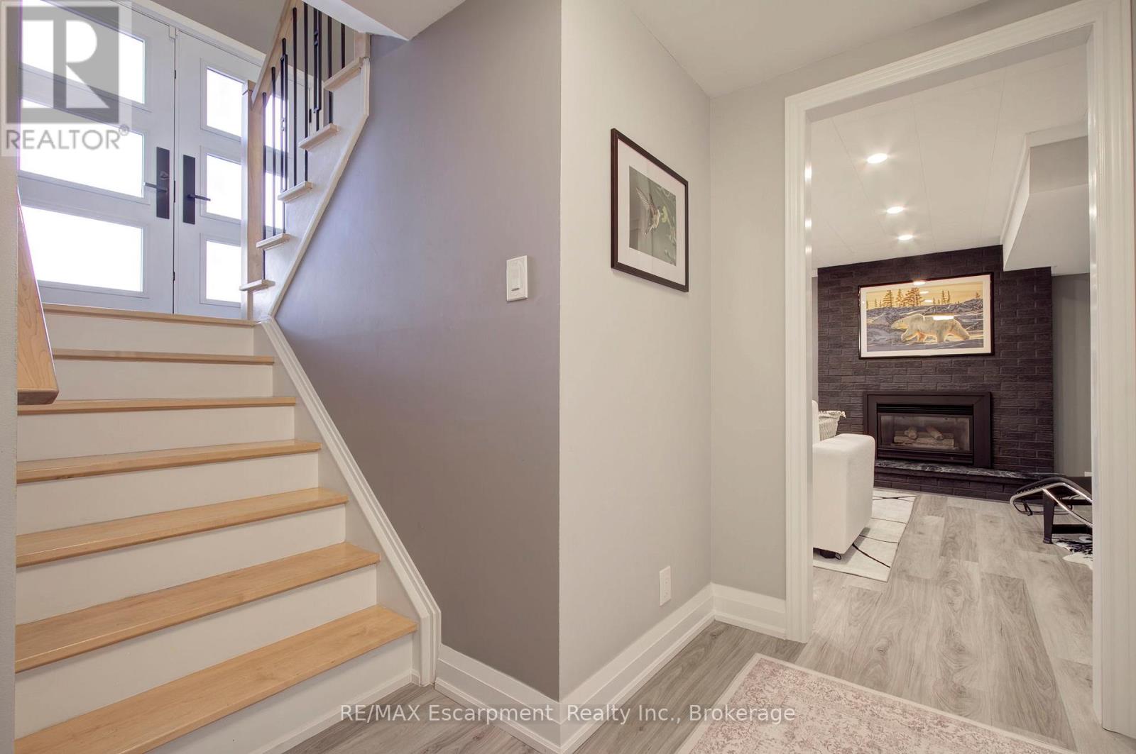 2183 Sandringham Drive, Burlington, Ontario  L7P 3E7 - Photo 32 - W12920242