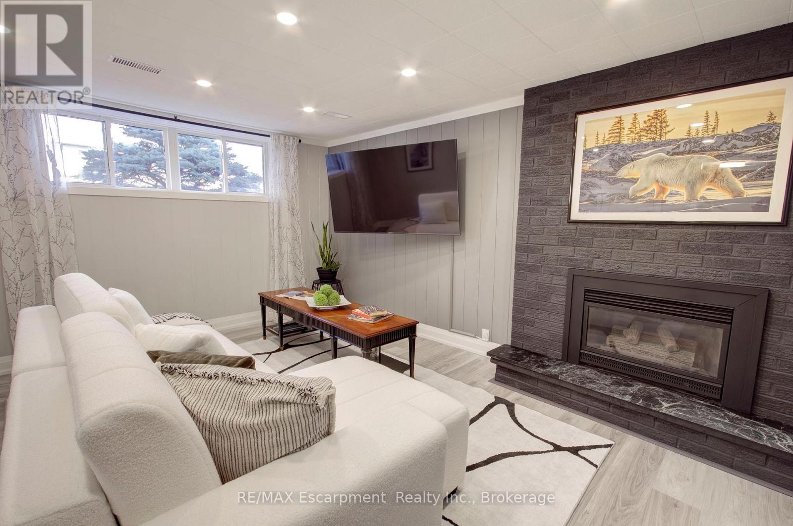 2183 Sandringham Drive, Burlington, Ontario  L7P 3E7 - Photo 34 - W12920242