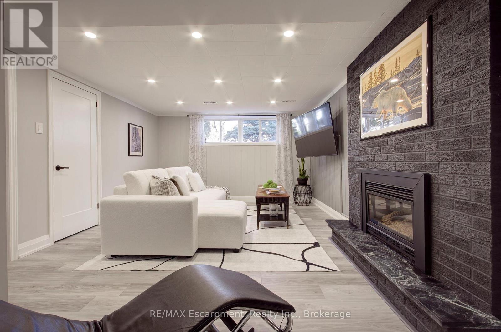 2183 Sandringham Drive, Burlington, Ontario  L7P 3E7 - Photo 36 - W12920242