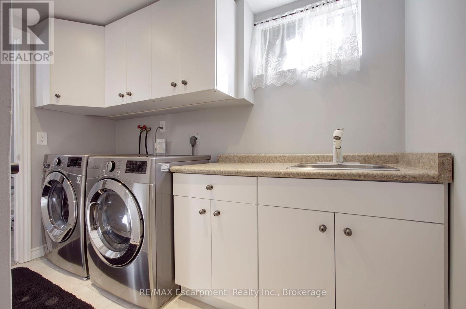 2183 Sandringham Drive, Burlington, Ontario  L7P 3E7 - Photo 40 - W12920242