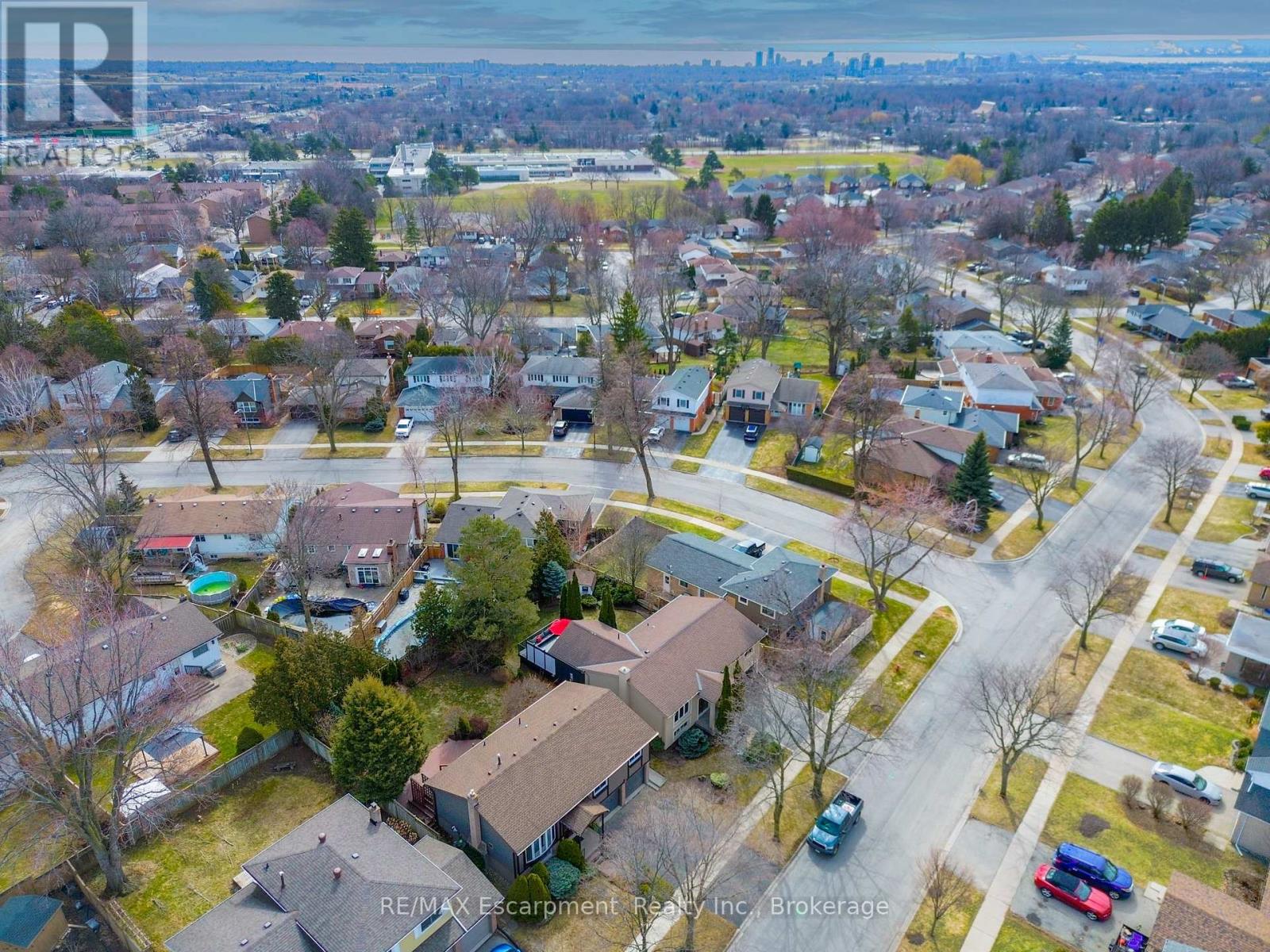 2183 Sandringham Drive, Burlington, Ontario  L7P 3E7 - Photo 48 - W12920242