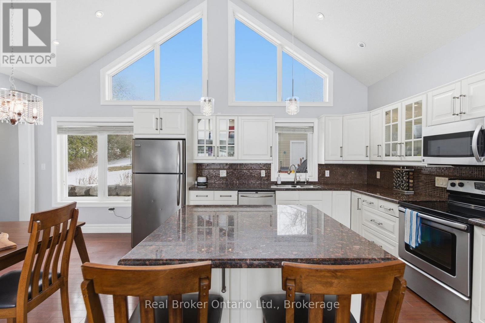 19 North Taylor Road, Kawartha Lakes, Ontario  K0M 2B0 - Photo 6 - X12920222