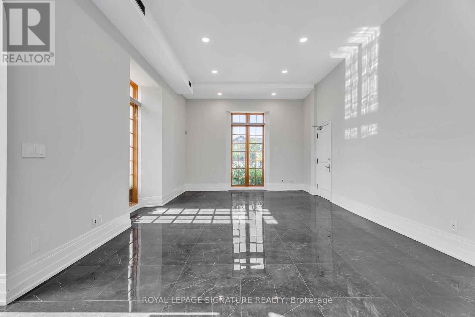 83 Dawson Manor Boulevard, Newmarket, Ontario  L3X 2H5 - Photo 10 - N12894542