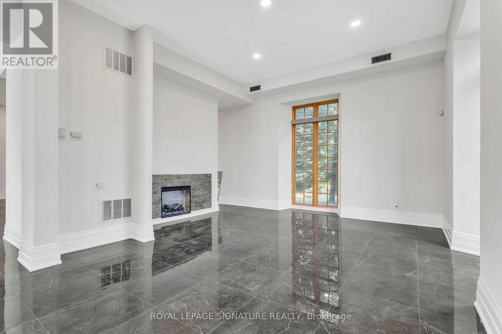 83 Dawson Manor Boulevard, Newmarket, Ontario  L3X 2H5 - Photo 17 - N12894542