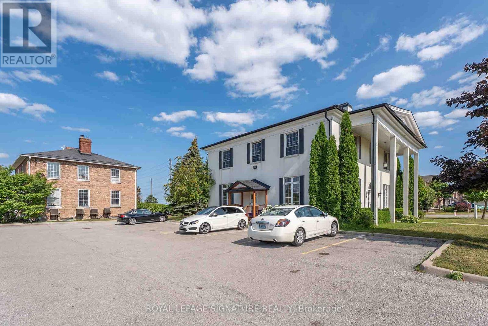 83 Dawson Manor Boulevard, Newmarket, Ontario  L3X 2H5 - Photo 3 - N12894542