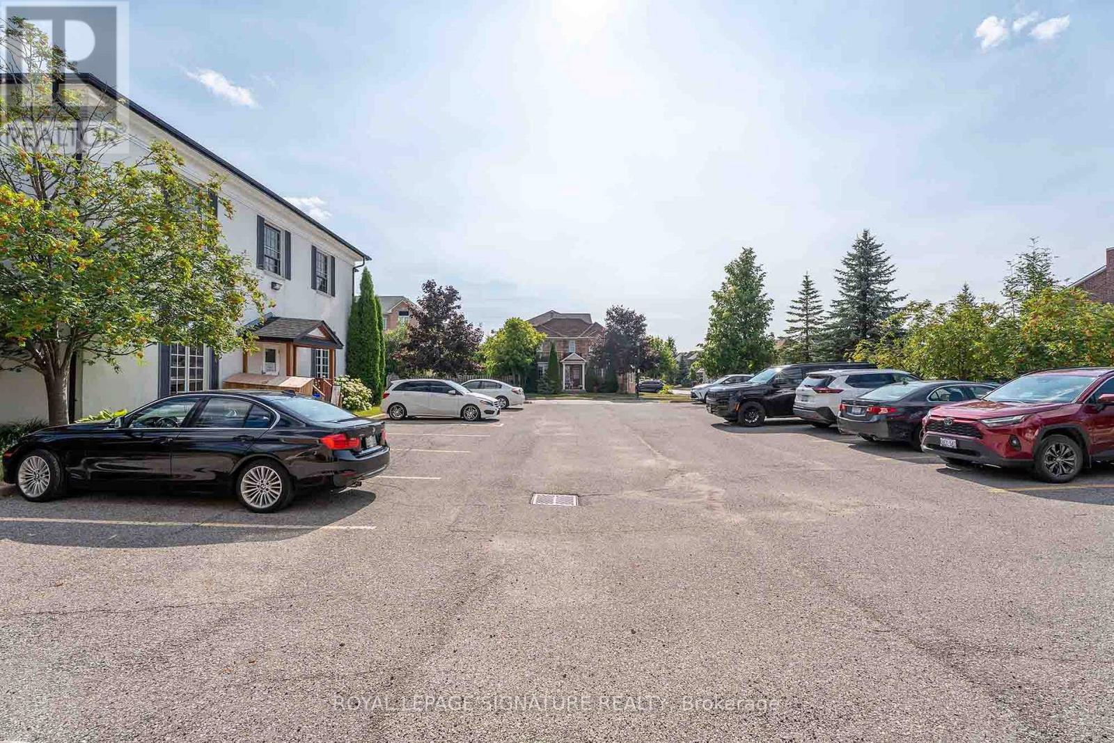 83 Dawson Manor Boulevard, Newmarket, Ontario  L3X 2H5 - Photo 4 - N12894542