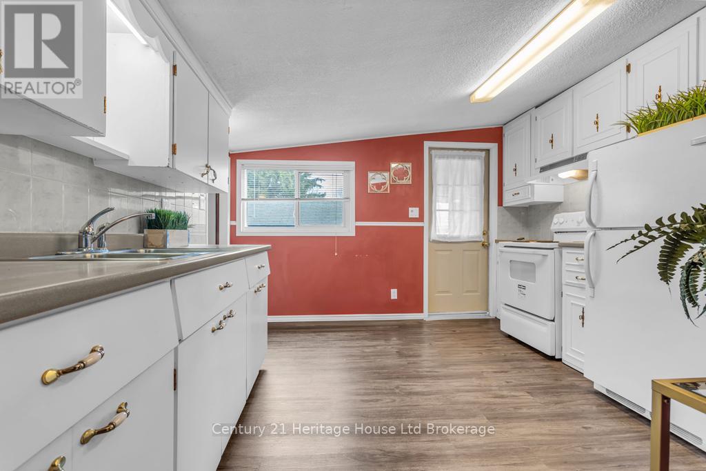 386 Oxford Avenue, Ingersoll, Ontario  N5C 3H6 - Photo 10 - X12920202