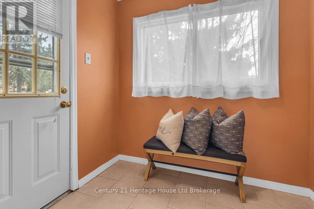 386 Oxford Avenue, Ingersoll, Ontario  N5C 3H6 - Photo 4 - X12920202