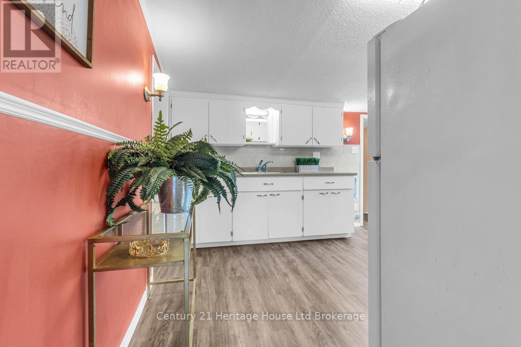 386 Oxford Avenue, Ingersoll, Ontario  N5C 3H6 - Photo 8 - X12920202