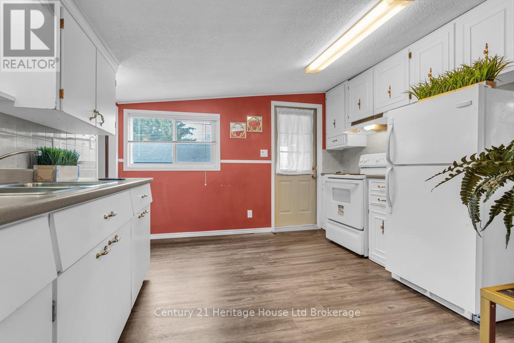 386 Oxford Avenue, Ingersoll, Ontario  N5C 3H6 - Photo 9 - X12920202