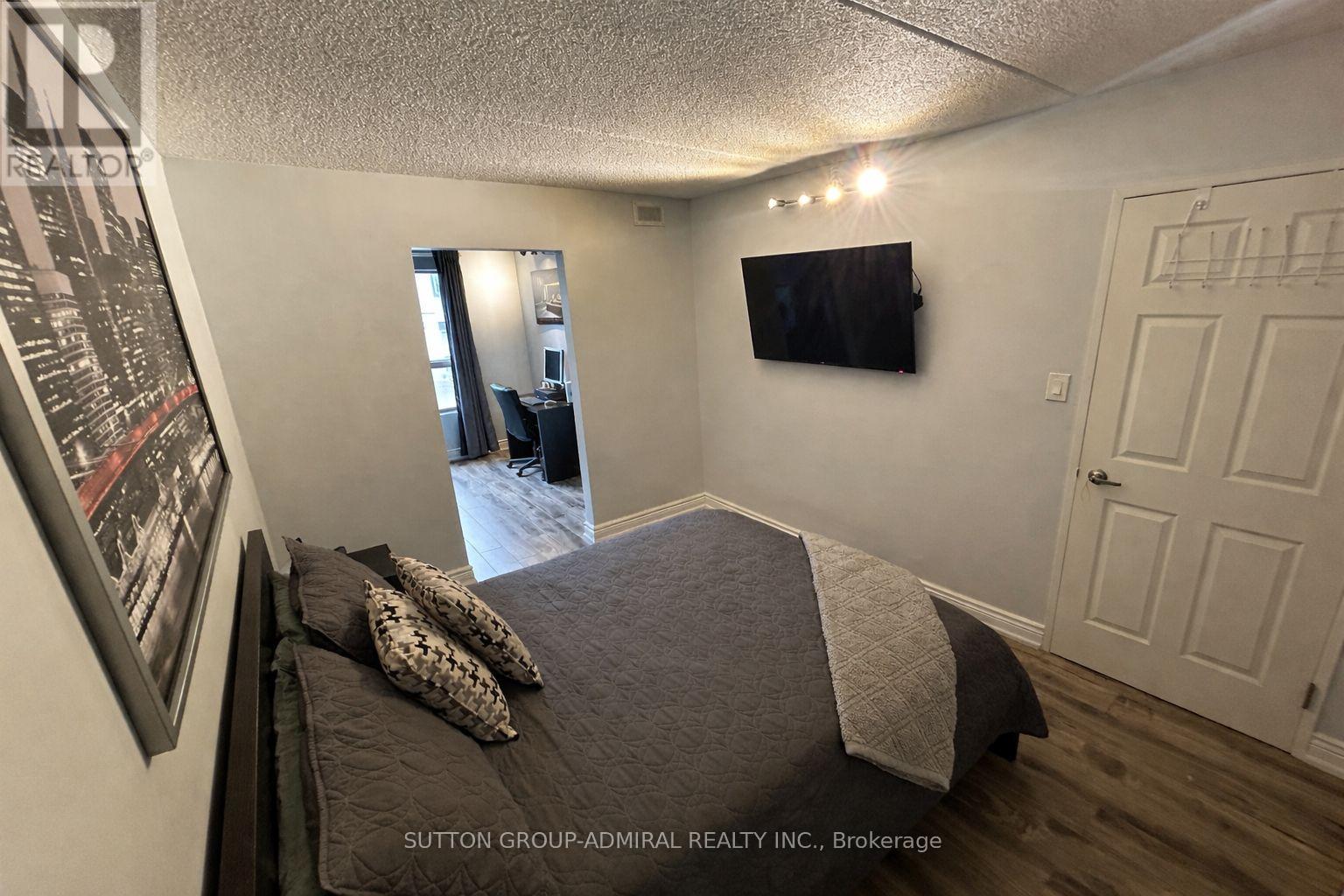 216 - 250 Pine Grove Road, Vaughan, Ontario  L4L 9M6 - Photo 9 - N12919616