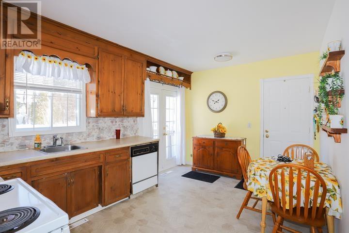 190 Lake St, Sault Ste. Marie, Ontario  P6A 4B1 - Photo 17 - SM260524