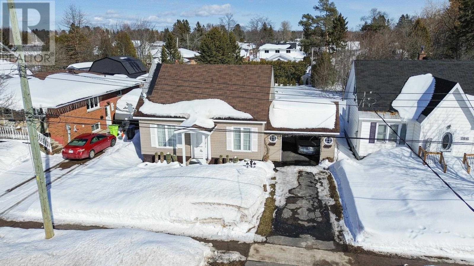 190 Lake St, Sault Ste. Marie, Ontario  P6A 4B1 - Photo 3 - SM260524