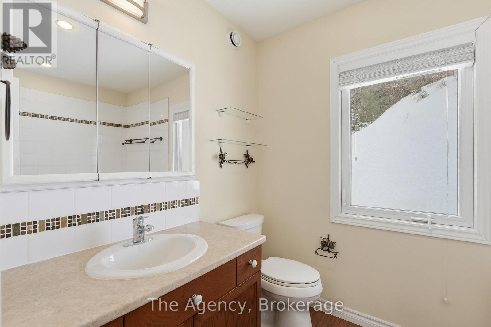 1132 Trapline Trail, Dysart Et Al, Ontario  K0M 1S0 - Photo 35 - X12920314