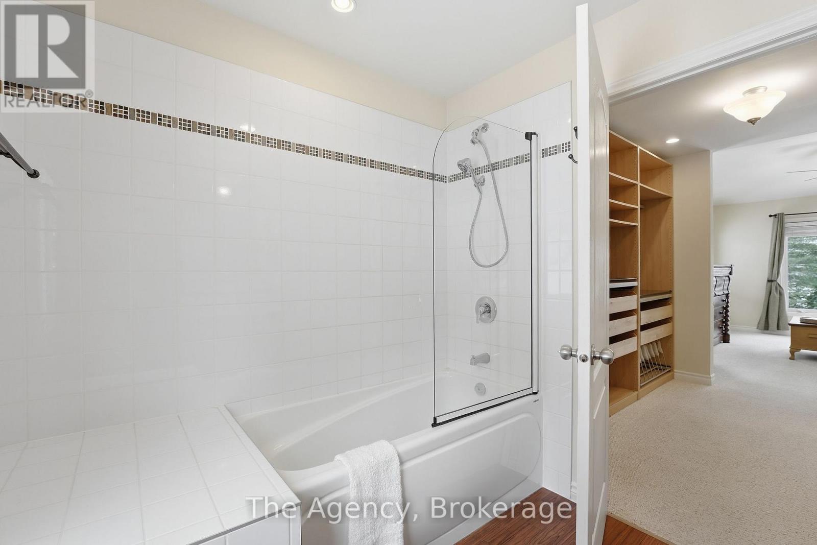 1132 Trapline Trail, Dysart Et Al, Ontario  K0M 1S0 - Photo 36 - X12920314