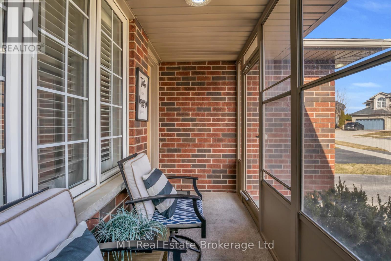 30 Creekside Drive, Guelph, Ontario  N1E 0C2 - Photo 4 - X12920344