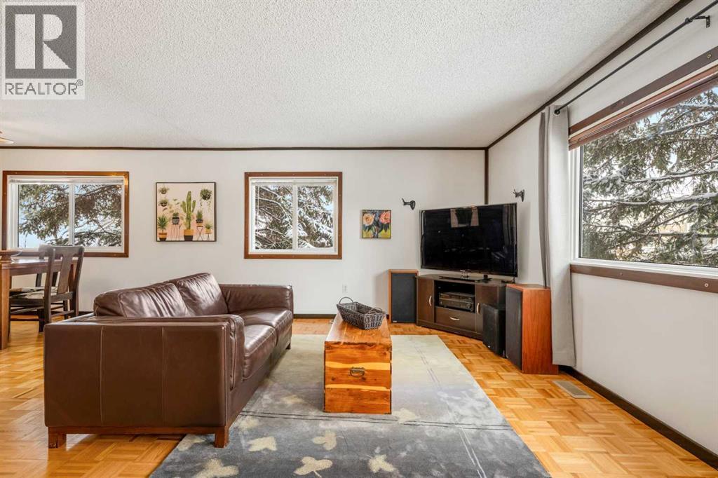 157 Spring Haven Mews Se, Airdrie, Alberta  T4A 1A8 - Photo 3 - A2293527