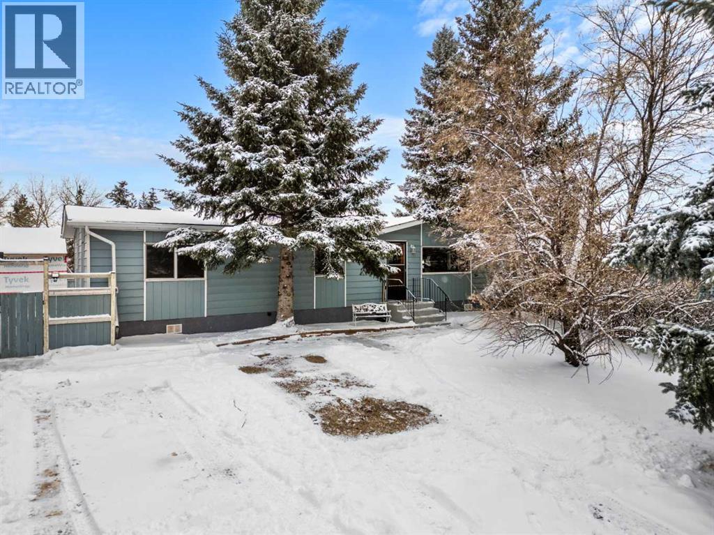 157 Spring Haven Mews Se, Airdrie, Alberta  T4A 1A8 - Photo 1 - A2293527