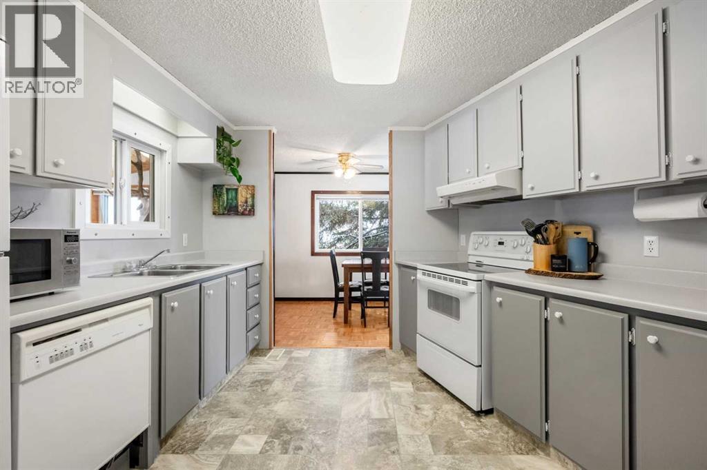 157 Spring Haven Mews Se, Airdrie, Alberta  T4A 1A8 - Photo 10 - A2293527