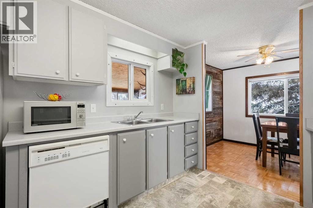 157 Spring Haven Mews Se, Airdrie, Alberta  T4A 1A8 - Photo 11 - A2293527