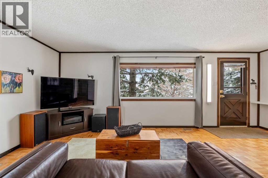 157 Spring Haven Mews Se, Airdrie, Alberta  T4A 1A8 - Photo 4 - A2293527