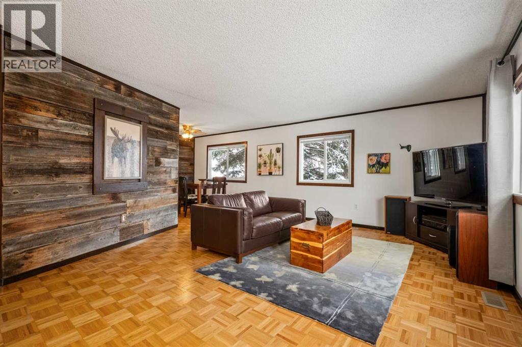 157 Spring Haven Mews Se, Airdrie, Alberta  T4A 1A8 - Photo 2 - A2293527