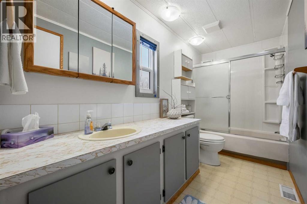 157 Spring Haven Mews Se, Airdrie, Alberta  T4A 1A8 - Photo 24 - A2293527