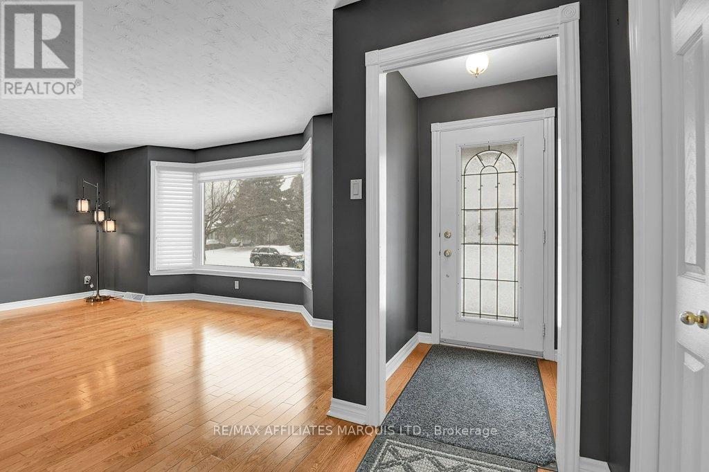 784 Iroquois Drive, Cornwall, Ontario  K6H 5C5 - Photo 2 - X12920320