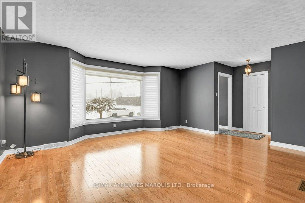 784 Iroquois Drive, Cornwall, Ontario  K6H 5C5 - Photo 5 - X12920320