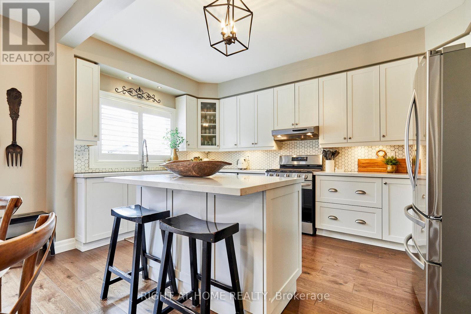 9 Artesian Drive, Whitby, Ontario L1P 1X7 - Photo 11 - E12920138