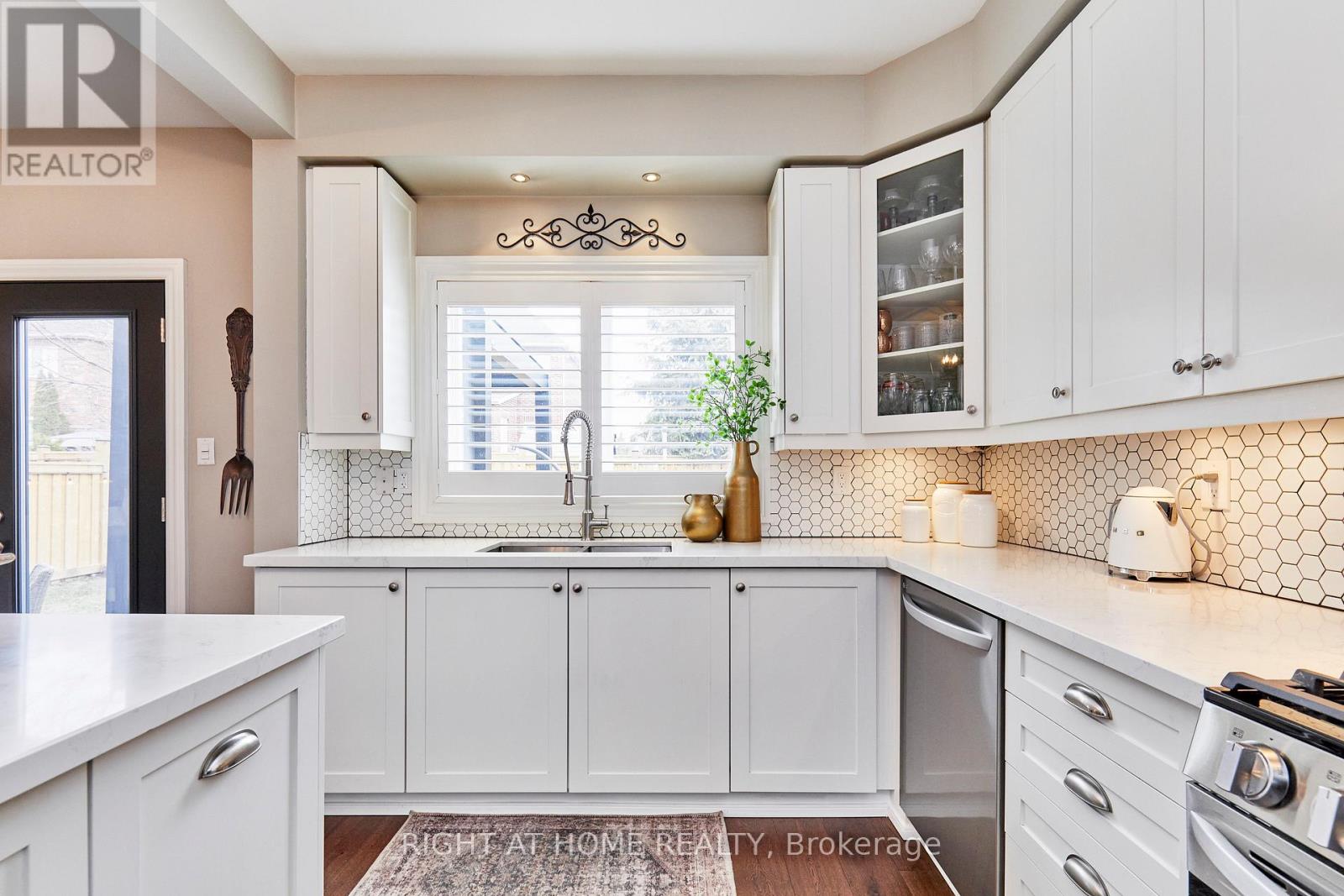 9 Artesian Drive, Whitby, Ontario L1P 1X7 - Photo 13 - E12920138