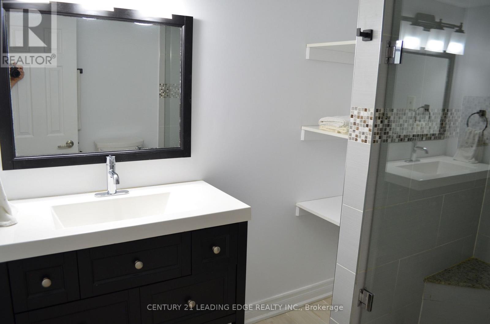 Bsmt - 10 Tartan Avenue, Toronto (Clairlea-Birchmount), Ontario  M1L 1T6 - Photo 10 - E12920142