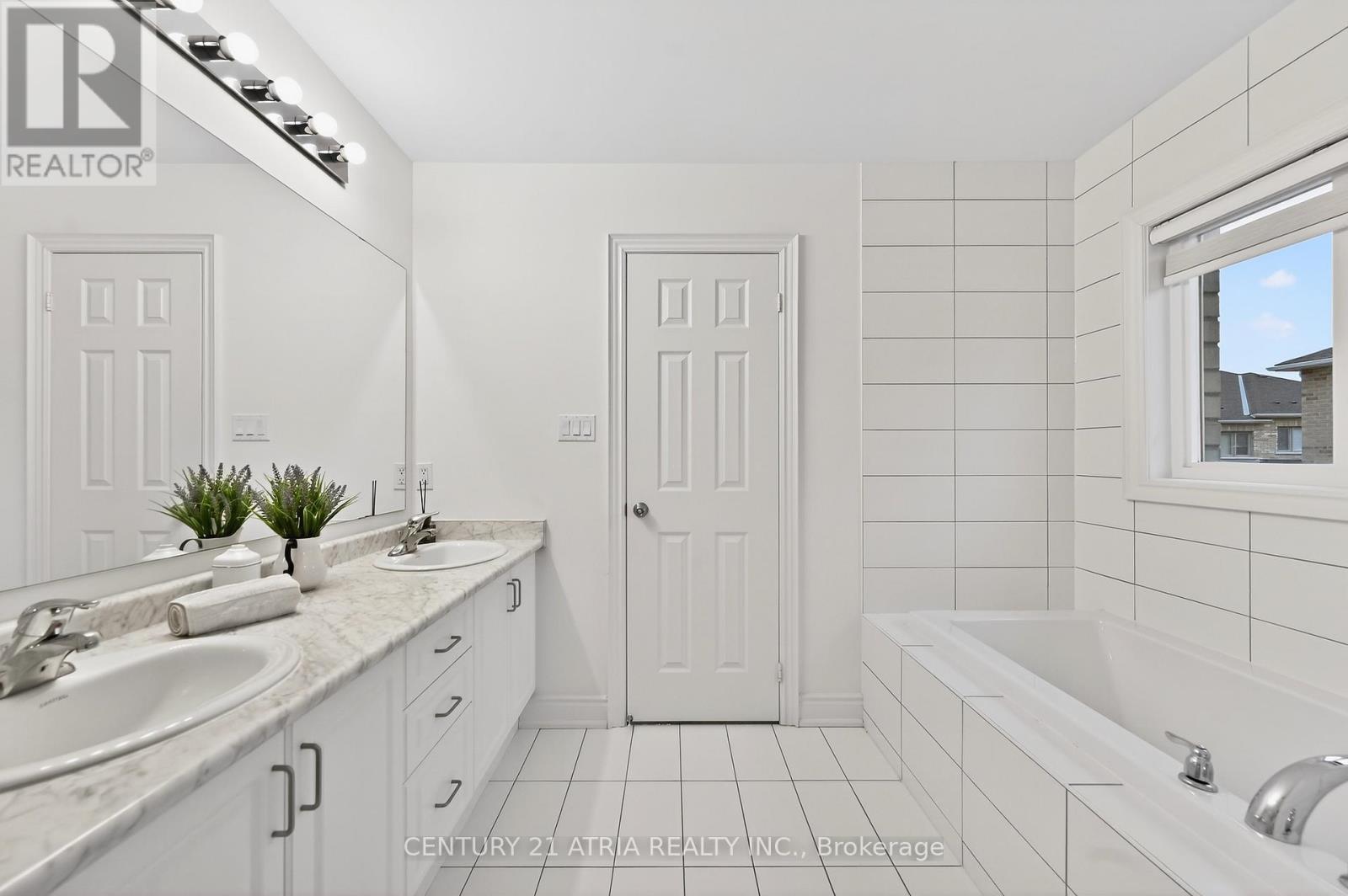 8 Fallharvest Way, Whitchurch-Stouffville, Ontario  L4A 4V8 - Photo 33 - N12920120